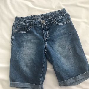 Junior medium wash denim jeans!